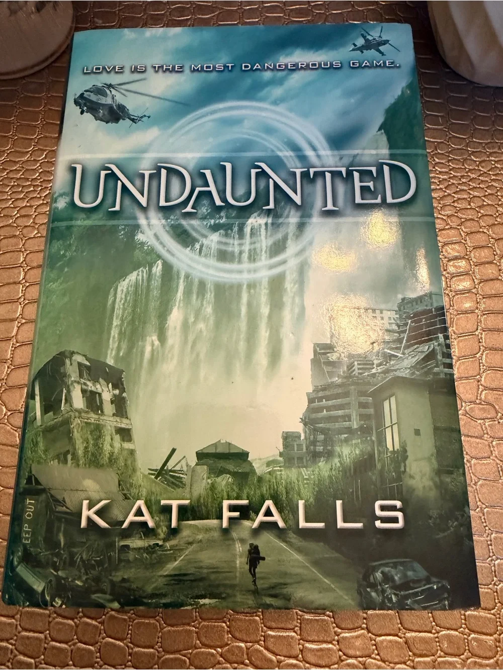Kat Falls 3-Book Scholastic Sci-Fi Bundle – Dark Life, Inhuman & Undaunted (EUC)